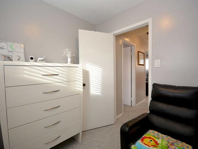 156 Enderby Cres, Townhouse with 3 bedrooms, 2 bathrooms and 2 parking in Brampton ON | Image 6