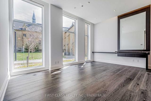 th01 - 63 St Mary St, Townhouse with 3 bedrooms, 3 bathrooms and 2 parking in Toronto ON | Image 2