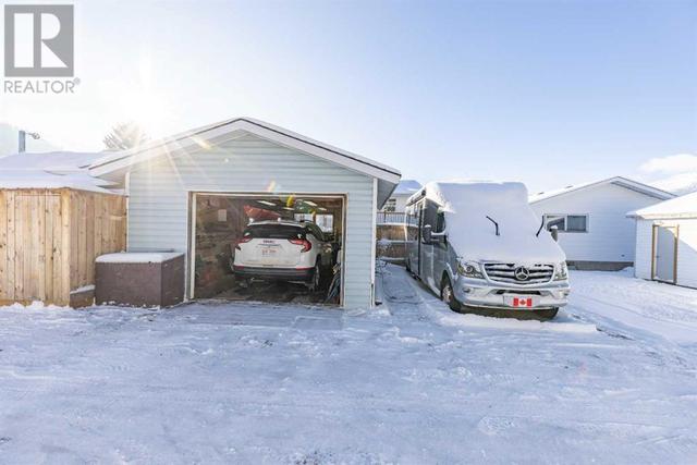 3034 222 Street, House detached with 4 bedrooms, 2 bathrooms and 4 parking in Crowsnest Pass AB | Image 44