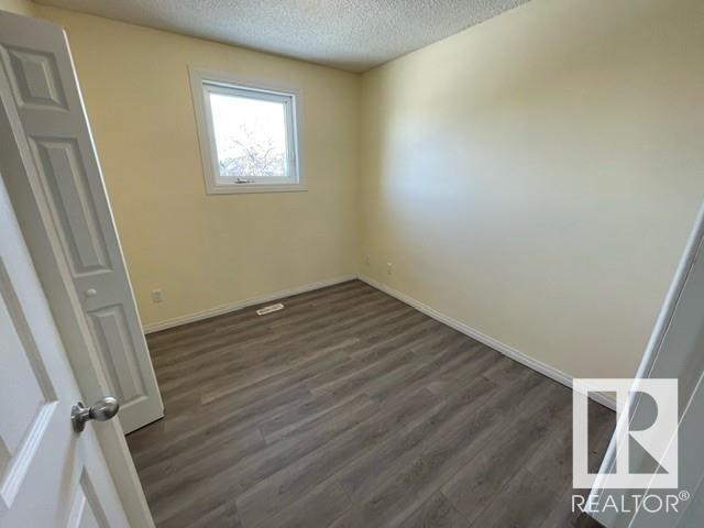 1430 Lakewood Rd Nw, House attached with 3 bedrooms, 1 bathrooms and 1 parking in Edmonton AB | Image 16