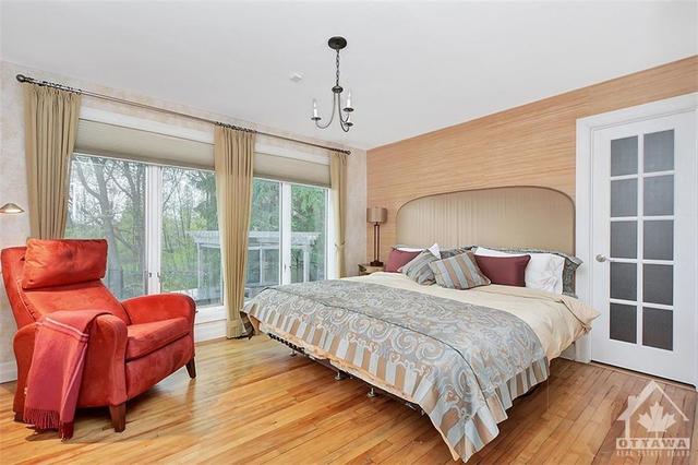 41 Cedar Road, House detached with 4 bedrooms, 2 bathrooms and 6 parking in Ottawa ON | Image 11