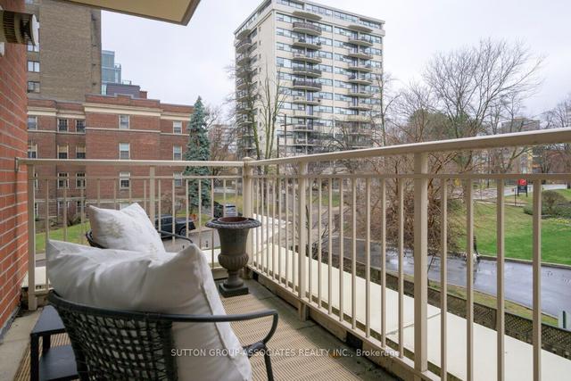 207 - 1 Deer Park Cres, Condo with 1 bedrooms, 2 bathrooms and 1 parking in Toronto ON | Image 24