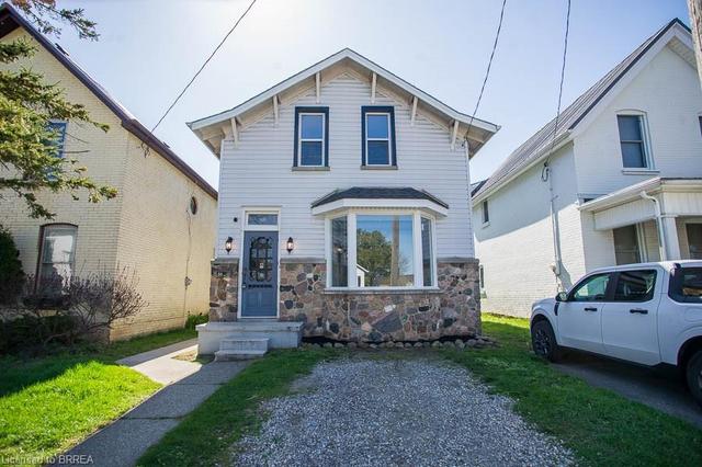 56 Richardson Street, House detached with 3 bedrooms, 1 bathrooms and 1 parking in Brantford ON | Image 1