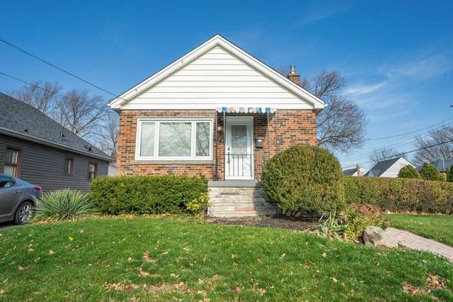 291 Brucedale Ave E, House detached with 2 bedrooms, 2 bathrooms and 1 parking in Hamilton ON | Image 1