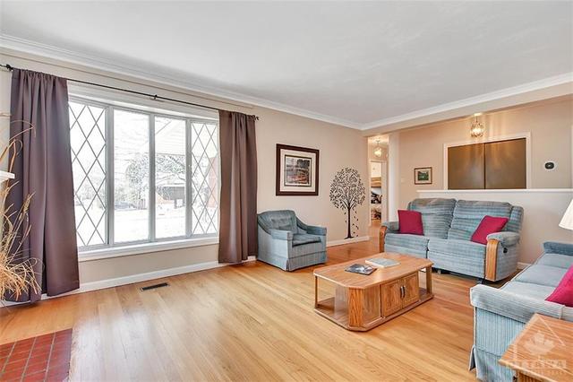 1824 Forman Avenue, House detached with 3 bedrooms, 2 bathrooms and 3 parking in Ottawa ON | Image 7