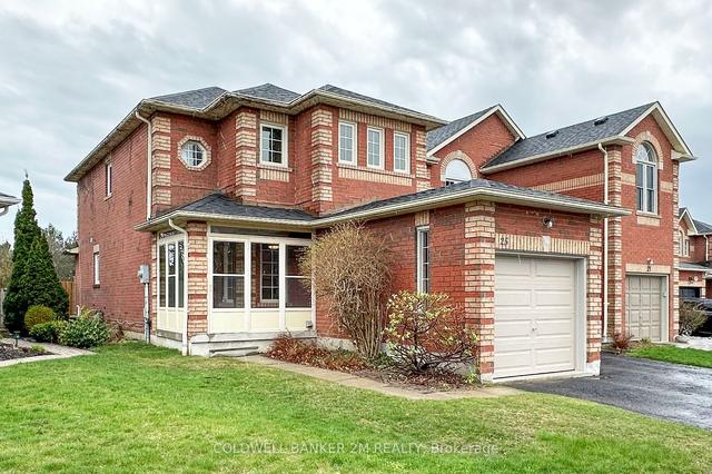 25 Creekwood Cres, House attached with 3 bedrooms, 3 bathrooms and 3 parking in Whitby ON | Image 1