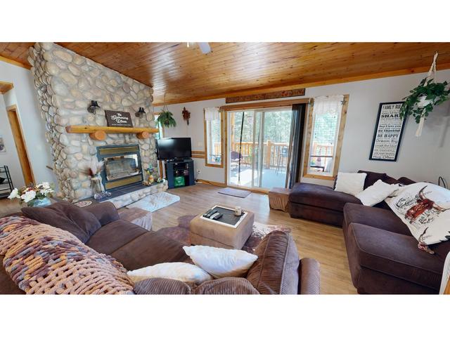 4982 Spur Road, House detached with 3 bedrooms, 2 bathrooms and null parking in East Kootenay G BC | Image 9