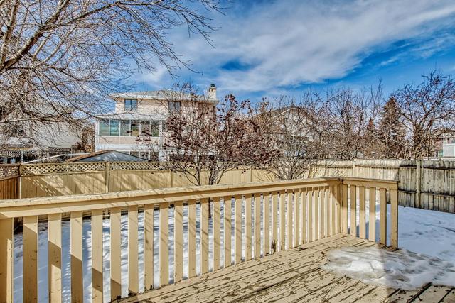 17 Rivergreen Crescent Se, House detached with 4 bedrooms, 3 bathrooms and 4 parking in Calgary AB | Image 17