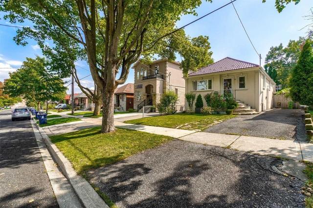 27 Braeburn Ave, House detached with 2 bedrooms, 2 bathrooms and 2 parking in Toronto ON | Image 1