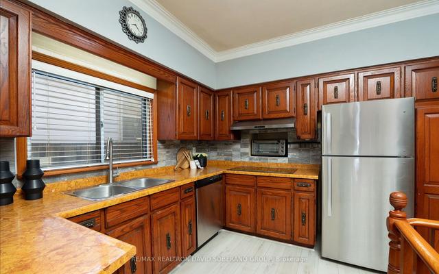 128 Gilley Rd N, House detached with 3 bedrooms, 2 bathrooms and 2 parking in Toronto ON | Image 3