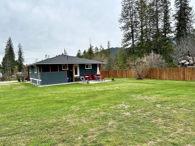 10 Skands Road, House detached with 3 bedrooms, 1 bathrooms and 10 parking in Kootenay Boundary C BC | Image 7