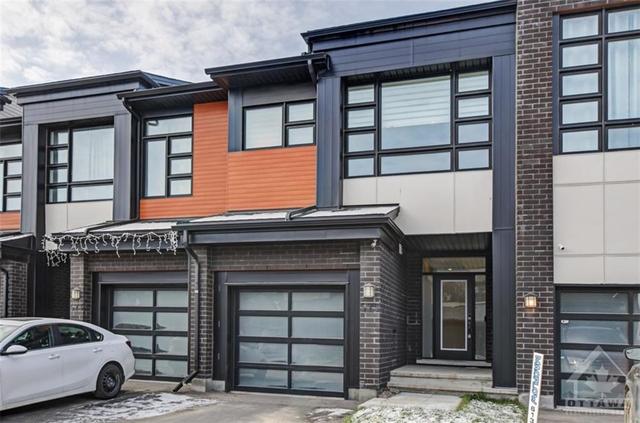 575 Rathburn Lane, Townhouse with 3 bedrooms, 4 bathrooms and 2 parking in Ottawa ON | Image 1