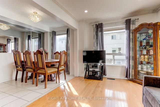 16 Pat Brooks Terr, Townhouse with 3 bedrooms, 4 bathrooms and 2 parking in Toronto ON | Image 5