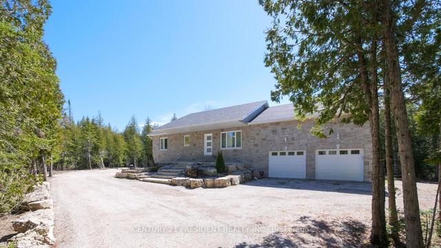 114 Pike St, House detached with 2 bedrooms, 2 bathrooms and 10 parking in Northern Bruce Peninsula ON | Image 1
