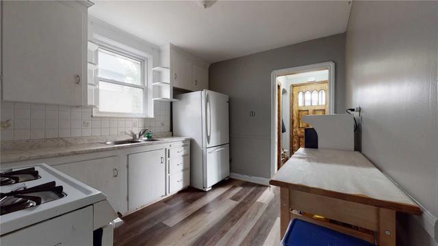 83 Twenty Seventh St, House detached with 2 bedrooms, 2 bathrooms and 3 parking in Toronto ON | Image 9