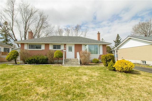 32 Sevenoaks Avenue, House detached with 3 bedrooms, 2 bathrooms and 4 parking in Brockville ON | Image 2