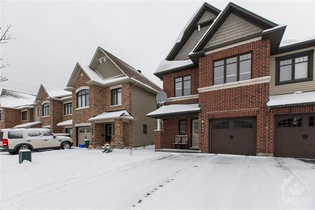 652 Petrichor Crescent, Townhouse with 3 bedrooms, 4 bathrooms and 3 parking in Ottawa ON | Image 1
