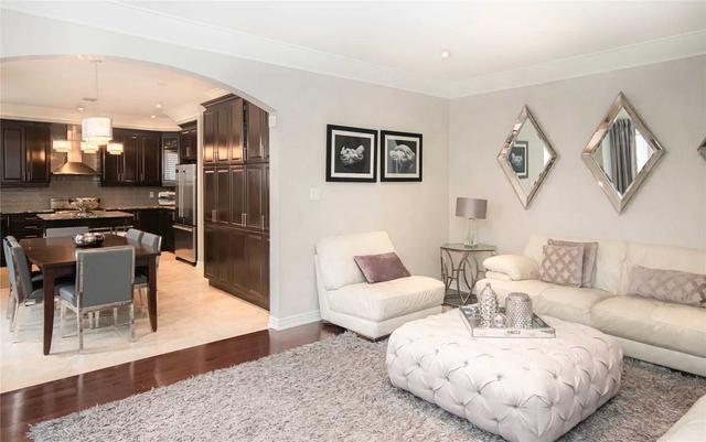 8 Josephne Rd, House detached with 4 bedrooms, 5 bathrooms and 6 parking in Vaughan ON | Image 3