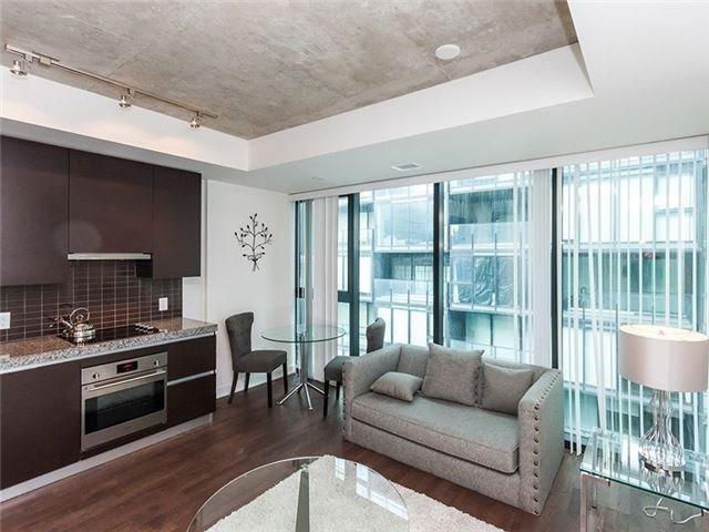 906 - 38 Stewart St, Condo with 1 bedrooms, 1 bathrooms and null parking in Toronto ON | Image 3