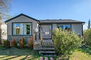 8504 34 Avenue Nw, House detached with 3 bedrooms, 2 bathrooms and 2 parking in Calgary AB | Image 4