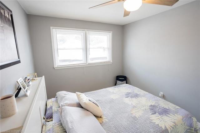 100 Eighth Avenue, House detached with 3 bedrooms, 2 bathrooms and 7 parking in Brantford ON | Image 14