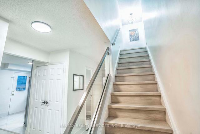 3259 Anderson Cres, House detached with 3 bedrooms, 4 bathrooms and 4 parking in Mississauga ON | Image 7