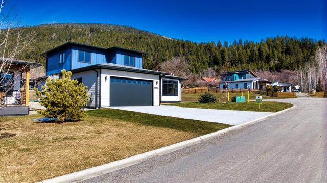 1728 Murdoch Street, House detached with 4 bedrooms, 3 bathrooms and null parking in Creston BC | Image 23