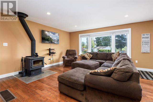 1962 Richardson Ave, House detached with 4 bedrooms, 2 bathrooms and 6 parking in Comox BC | Image 17