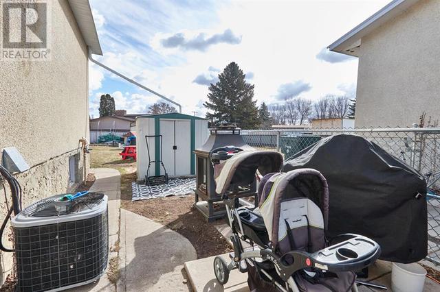 1683 4 Avenue Ne, Home with 3 bedrooms, 2 bathrooms and 1 parking in Medicine Hat AB | Image 28