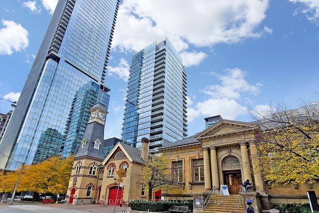 1401 - 55 Scollard St, Condo with 2 bedrooms, 3 bathrooms and 1 parking in Toronto ON | Image 1