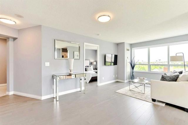 510 - 11 Oneida Cres, Condo with 2 bedrooms, 2 bathrooms and 1 parking in Richmond Hill ON | Image 5
