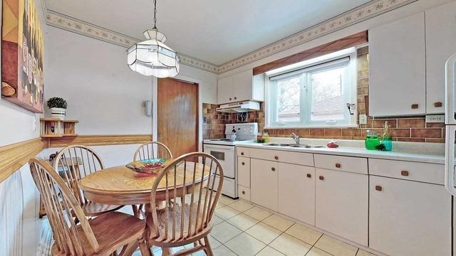 20 Hinton Rd, House detached with 3 bedrooms, 2 bathrooms and 3 parking in Toronto ON | Image 7