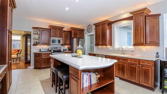29 Basswood Circ, House detached with 5 bedrooms, 4 bathrooms and 6 parking in Oro Medonte ON | Image 7