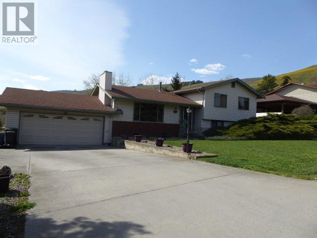 3060 Crosby Road, House detached with 3 bedrooms, 2 bathrooms and 5 parking in Vernon BC | Image 2