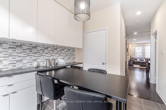 17 - 10 Porter Ave W, House attached with 3 bedrooms, 3 bathrooms and 2 parking in Vaughan ON | Image 4