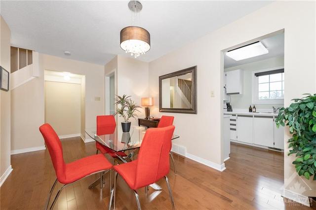 1521 Fisher Avenue, Townhouse with 3 bedrooms, 3 bathrooms and 1 parking in Ottawa ON | Image 8