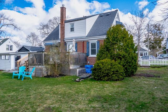 32 Fairway Ave, House detached with 2 bedrooms, 2 bathrooms and 3 parking in Belleville ON | Image 33