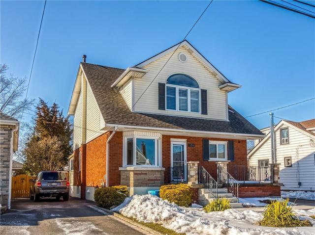 126 Erin Avenue, House detached with 5 bedrooms, 2 bathrooms and 8 parking in Hamilton ON | Image 2