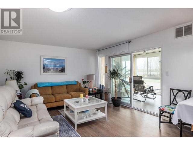 3205 - 415 Commonwealth Road, Condo with 2 bedrooms, 2 bathrooms and 2 parking in Duck Lake 7 BC | Image 2