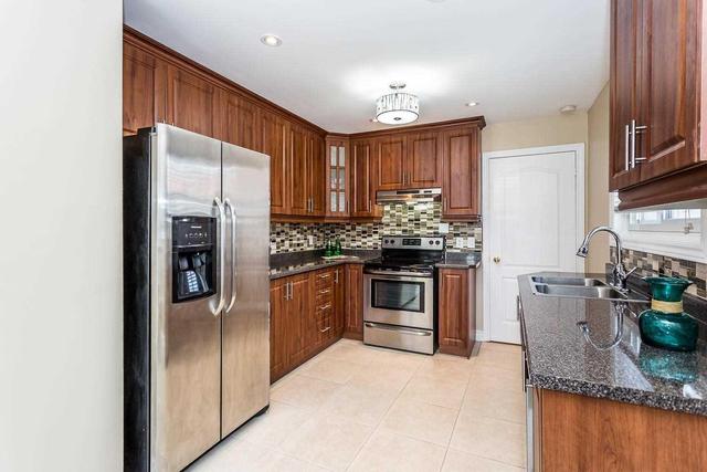 25 Glenmore Cres, House semidetached with 3 bedrooms, 3 bathrooms and 4 parking in Brampton ON | Image 5