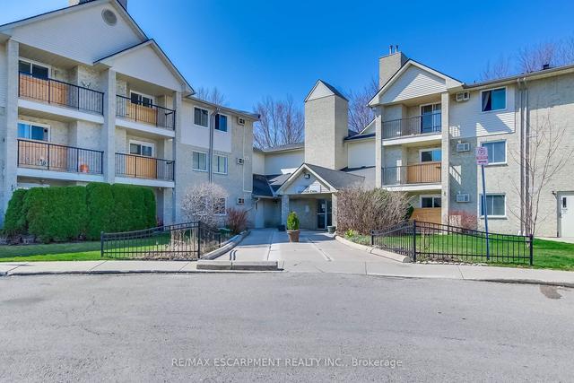 108 - 725 Deveron Cres, Condo with 3 bedrooms, 2 bathrooms and 2 parking in London ON | Image 1