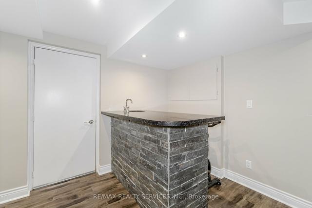22 Yellowknife Rd N, House attached with 4 bedrooms, 4 bathrooms and 4 parking in Brampton ON | Image 28