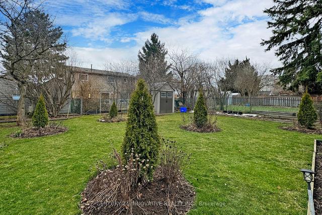 17 Boundy Cres, House detached with 4 bedrooms, 3 bathrooms and 3 parking in Toronto ON | Image 31