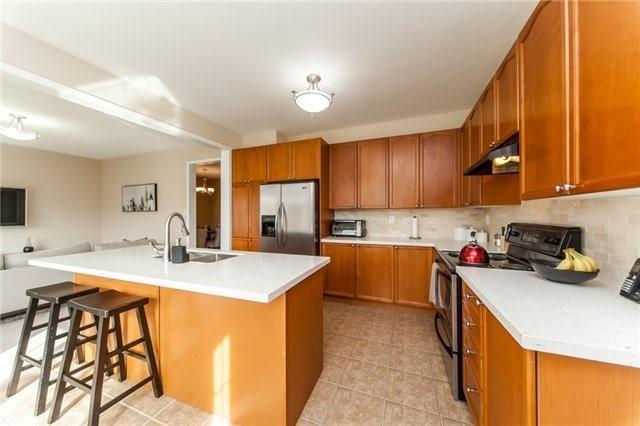 982 Vickerman Way, House detached with 4 bedrooms, 3 bathrooms and 1 parking in Milton ON | Image 9