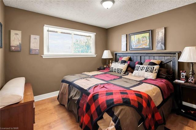 6136 Sidney Street, House detached with 4 bedrooms, 2 bathrooms and 8 parking in Niagara Falls ON | Image 2