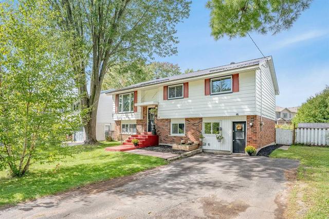 14 Eleanor Rd, House detached with 3 bedrooms, 2 bathrooms and 4 parking in Orillia ON | Card Image