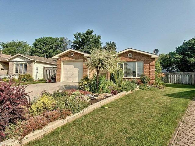 155 Broken Oak Cres, House detached with 3 bedrooms, 2 bathrooms and 3 parking in Kitchener ON | Image 2