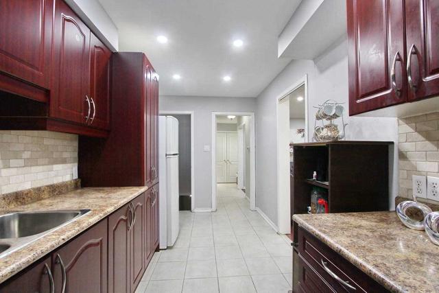 55 Dutch Cres, House attached with 3 bedrooms, 4 bathrooms and 3 parking in Brampton ON | Image 9