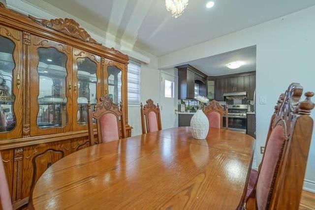 81 Cornwall Rd, House detached with 3 bedrooms, 2 bathrooms and 5 parking in Brampton ON | Image 4