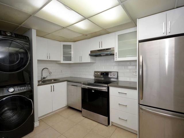 1907 - 3700 Kaneff Cres, Condo with 2 bedrooms, 2 bathrooms and 1 parking in Mississauga ON | Image 2